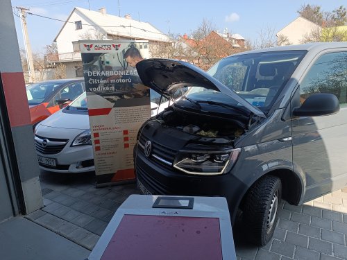 Dekarbonizace motoru a jeho součástí