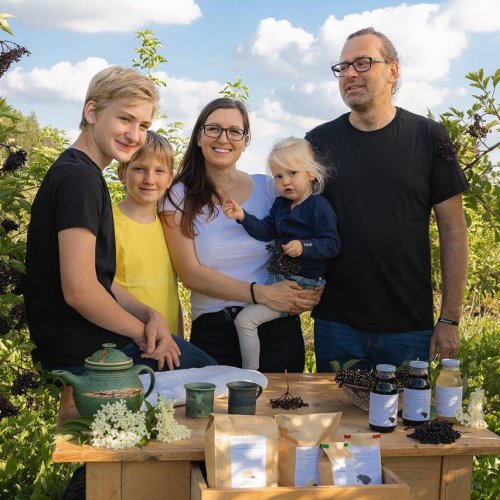 Před bezem klekni - Farma Křížov